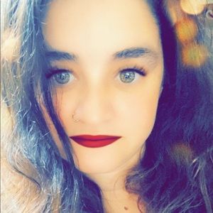 Meet your Posher, Ella